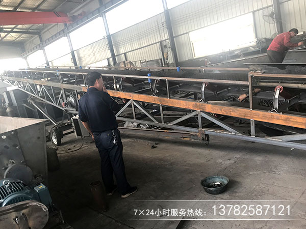 移動(dòng)皮帶機(jī)選擇什么樣的張緊裝置好用！