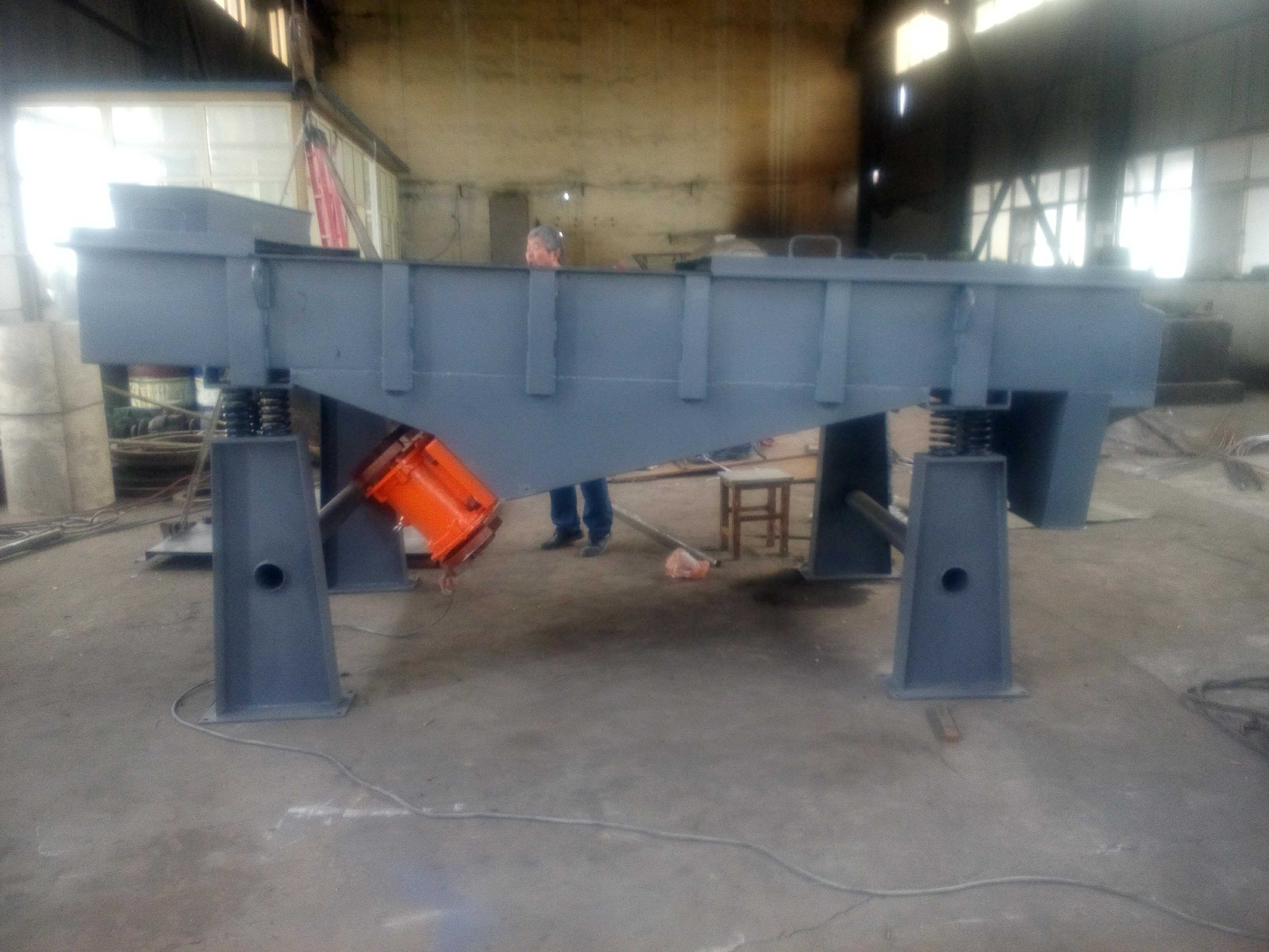 拉網(wǎng)式直線振動篩詳細技術參數(shù)及圖紙 拉網(wǎng)式直線振動篩詳細技術參數(shù)及圖紙